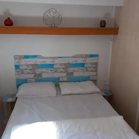 Mobilhome Les Volets Bleus Camping Vaudreuille