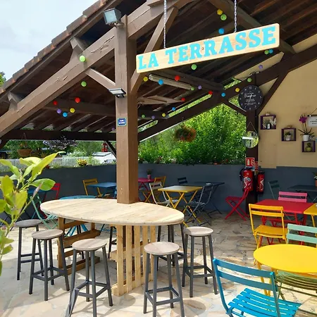 Camping Mobilhome Les Volets Bleus Vaudreuille