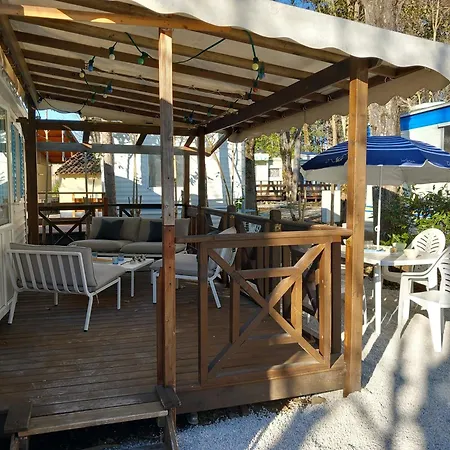 Mobilhome Les Volets Bleus *