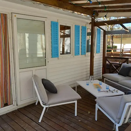 Camping Mobilhome Les Volets Bleus Vaudreuille