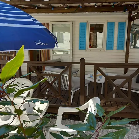 Mobilhome Les Volets Bleus *