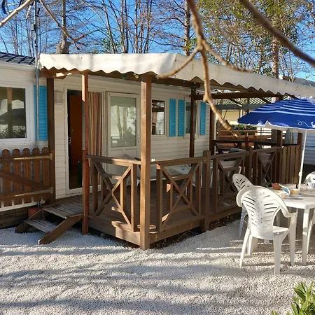 Mobilhome Les Volets Bleus *
