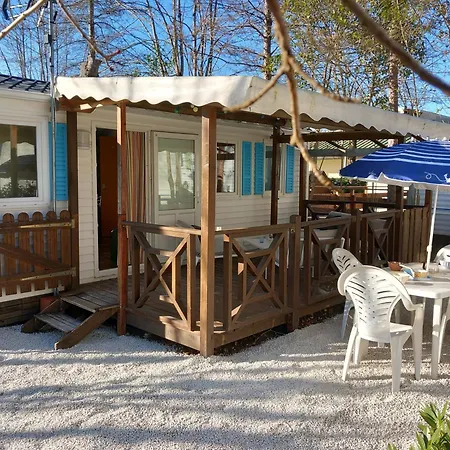Mobilhome Les Volets Bleus *