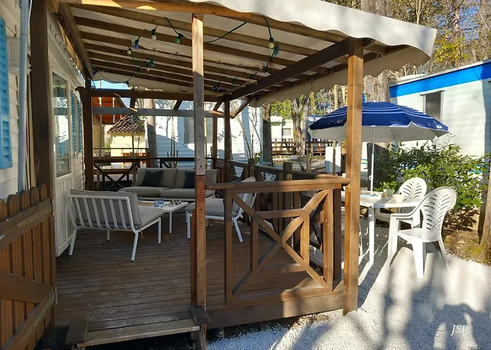 Mobilhome Les Volets Bleus *