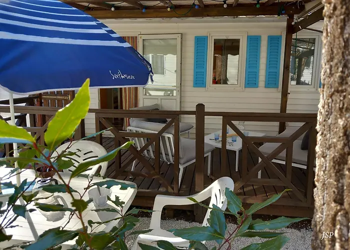 Mobilhome Les Volets Bleus *