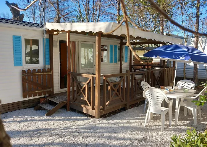 Mobilhome Les Volets Bleus *