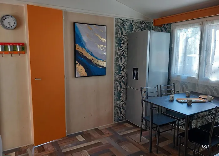 אתר קמפינג Mobilhome Les Volets Bleus *